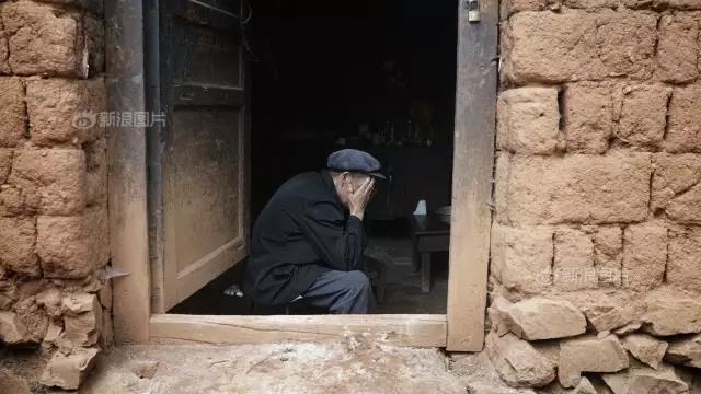 村里最不受欢迎的人05.jpg