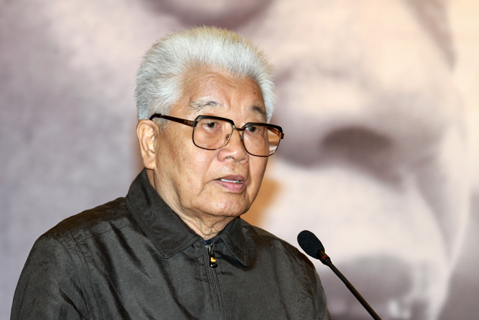 原广东省委书记吴南生04.jpg