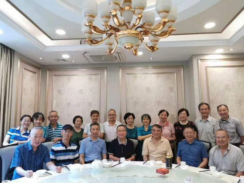 华附老三届同学的一次聚会（2022年6月17号）-1.jpg