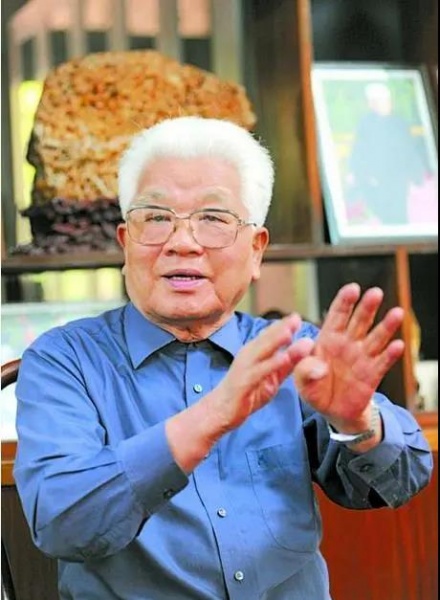 文件:原广东省委书记吴南生10.jpg