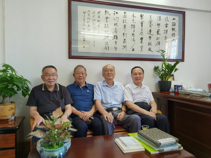 文件:杨小村20200728聚会-1.jpg
