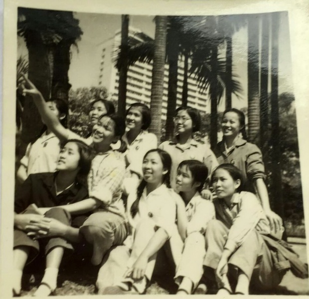 文件:高一部分女同学的照片（9）.jpg