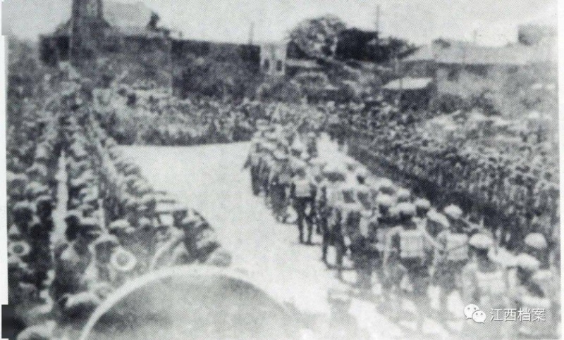 文件:第二野战军进入南昌市区.jpg