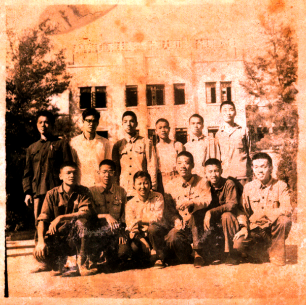 文件:高一3班男同学的照片（4）.png